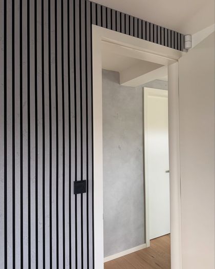 Akustické panely s vrstvou betonové stěrky jsou další lahůdkou :) můžete si tak krásně propojit interiérové stěny.